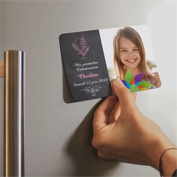 Faire-part communion fond ardoise et photo magnet - Mise en situation