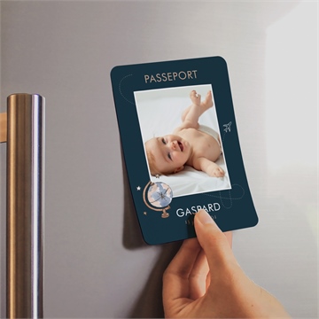 Faire-part naissance mon premier passeport magnet - Mise en situation