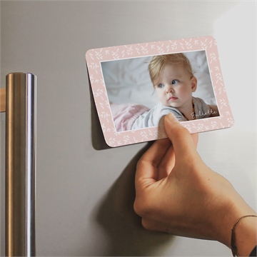 Faire-part naissance simple cadre et photo magnet - Mise en situation