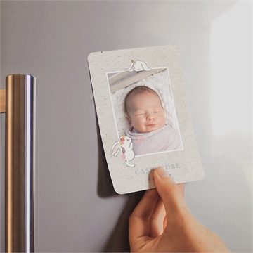 Faire-part naissance le petit messager magnet - Mise en situation