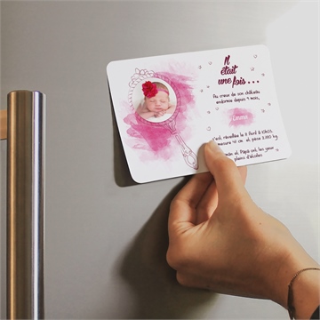 Faire-part naissance joli conte magnet - Mise en situation