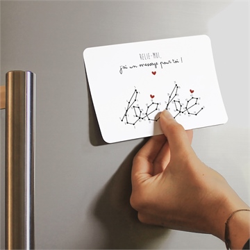 Carte annonce grossesse carte à relier magnet - Mise en situation