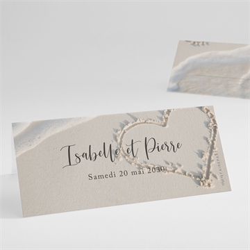 Marque-place mariage dans le sable plié