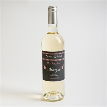 Etiquette de bouteille baptême ardoise pour filles - Mise en situation