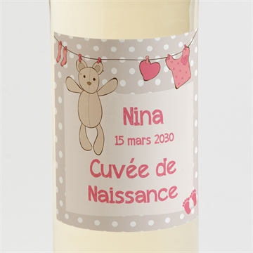 Etiquette de bouteille naissance fil à linge illustré