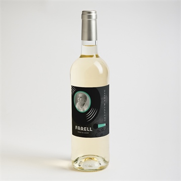 Etiquette de bouteille naissance a la guitare - Mise en situation