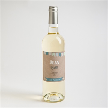 Etiquette de bouteille naissance fanions et photo - Mise en situation