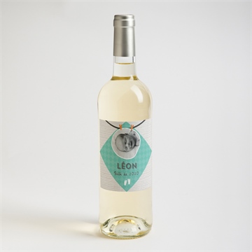 Etiquette de bouteille naissance petites tenues photo vintage - Mise en situation