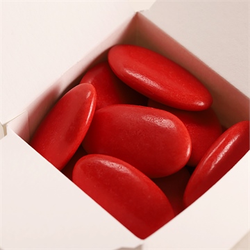 Dragées rouge coquelicot pour votre mariage - chocolat - Mise en situation