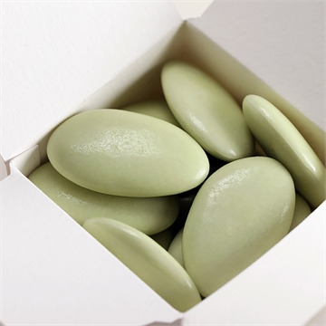 Dragées vert céladon pour communion - chocolat - Mise en situation