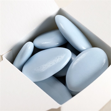 Dragées bleu ciel pour communion - chocolat - Mise en situation