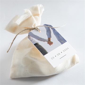 Etiquette mariage main dans la main - Mise en situation