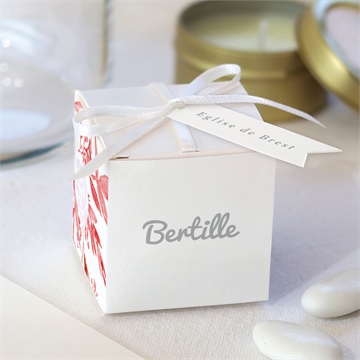 Boîte de dragées baptême initiale en cuivre végétal