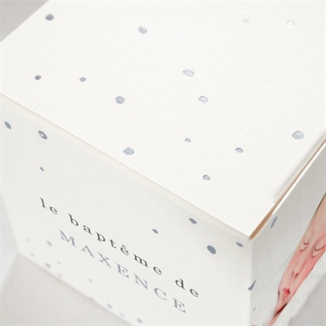 Boîte de dragées baptême double photo élégant - Détail de la boîte