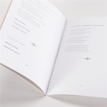 Livret de messe mariage en terracotta - Mise en situation