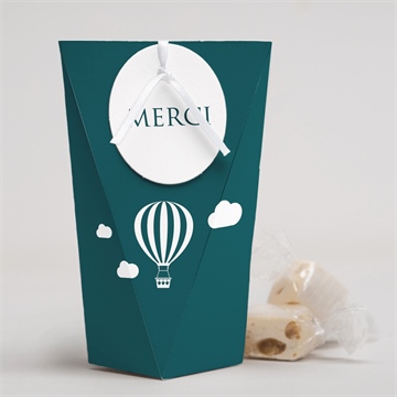 Boîte surprise communion jolis petits symboles magnet