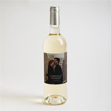 Etiquette de bouteille mariage un point c'est nous - Mise en situation