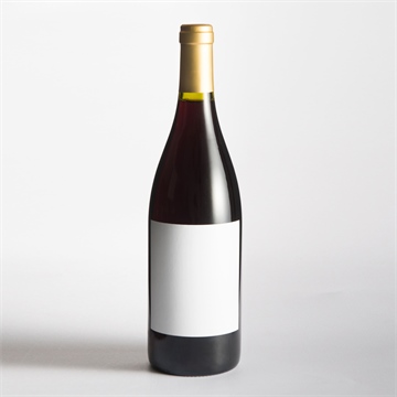 Etiquette de bouteille mariage création vierge pliée - Mise en situation