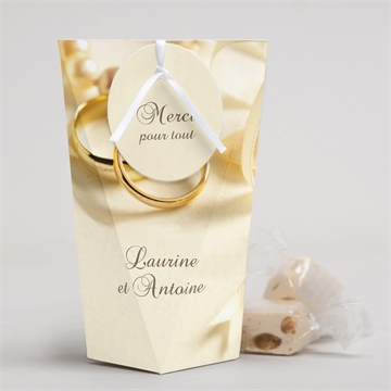 Boîte surprise mariage alliances fond crème dorure