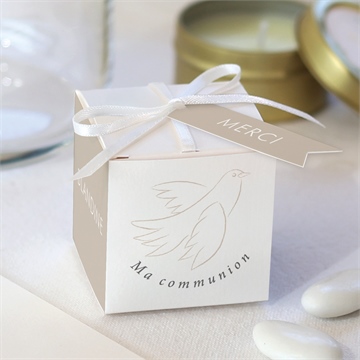 Boîte de dragées communion le sacrement cube