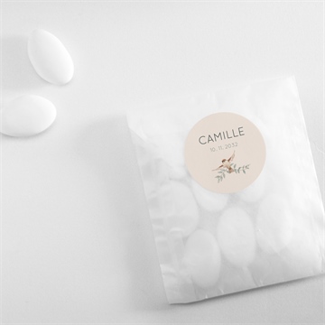 Sticker naissance sur un arbre perché - Mise en situation