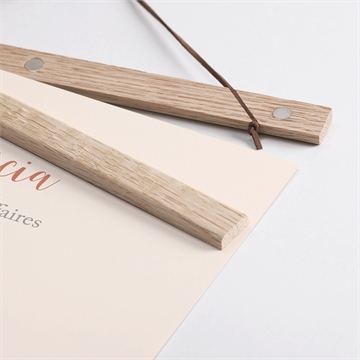 Affiche naissance enfantine - Détail des supports en bois