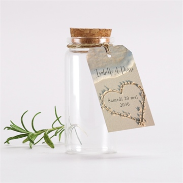 Mignonette mariage dans le sable plié