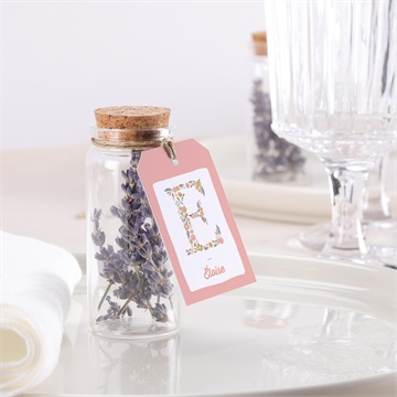 Mignonette baptême initiales à motifs étiquette - Mise en situation