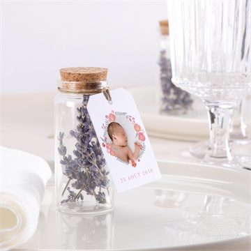 Mignonette baptême cadre de fleurs étiquette - Mise en situation