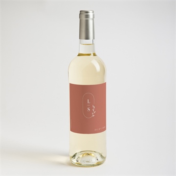 Etiquette de bouteille mariage terracotta initiales - Mise en situation