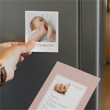 Faire-part naissance passeport fille duo - Mise en situation