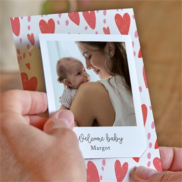 Faire-part naissance cœurs d'amour duo - Mise en situation