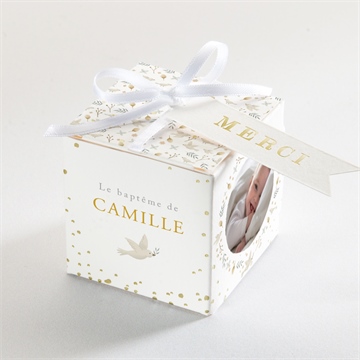 Boîte de dragées baptême vers le beau dorure
