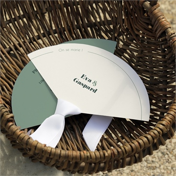 Eventail mariage tons vert sauge - Mise en situation