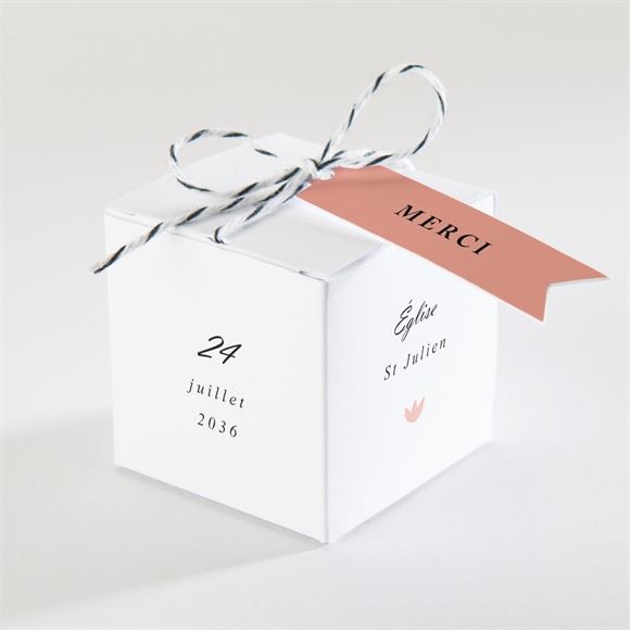 Boîte de dragées baptême millefeuille de rose