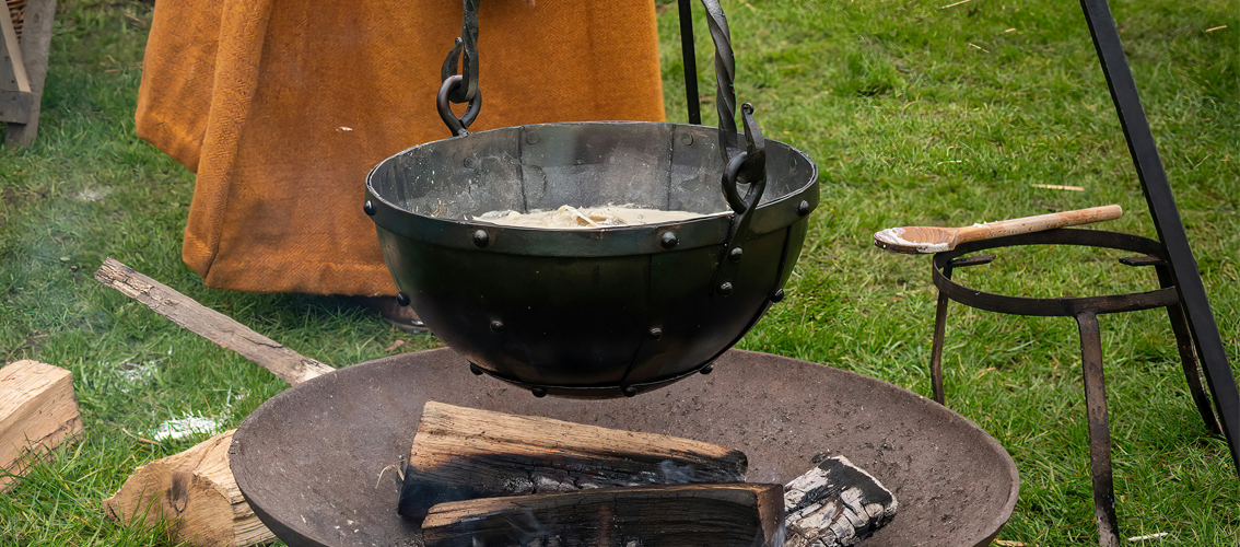 chaudron m&eacute;di&eacute;val