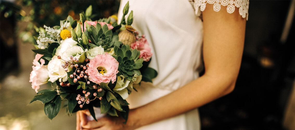 Prendre le bouquet de la mariée en photo