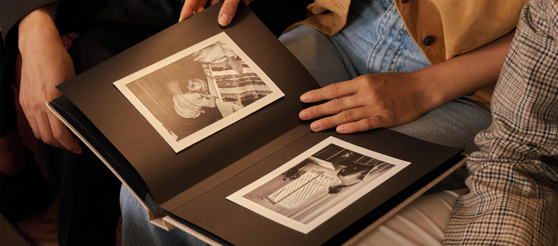 Feuilleter son album photos en famille
