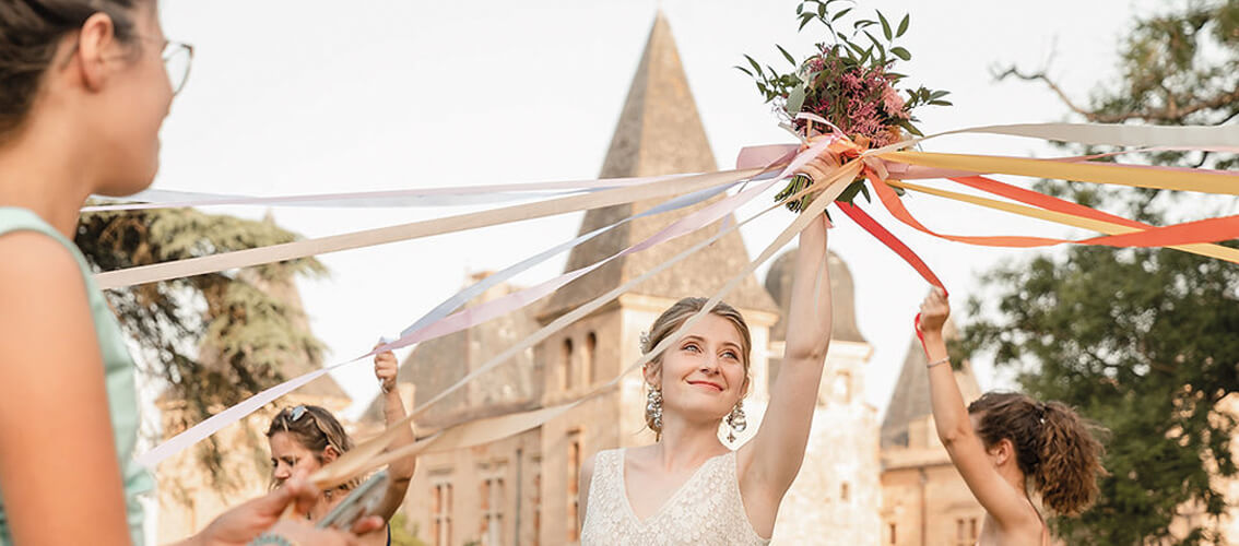 Le jeu des rubans lors d'un mariage